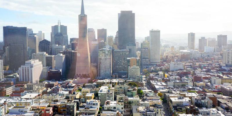 商务信息驱动的高教变革：数据分析平台如何重塑学生发展与教学质量评估