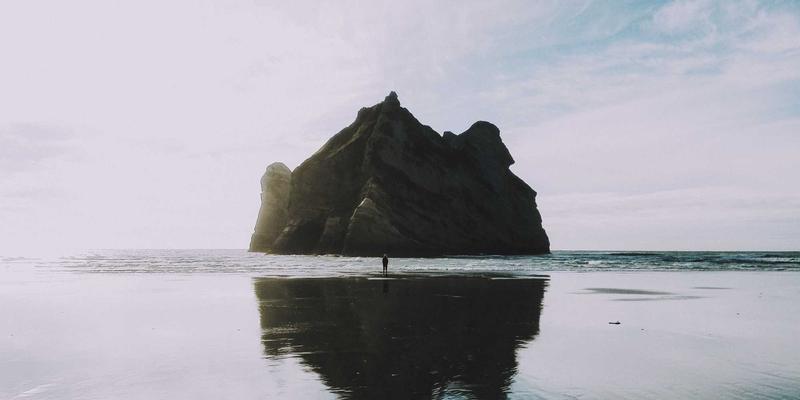 港口物流智能调度系统：船舶、货物、仓储与陆运信息的实时协同与预测