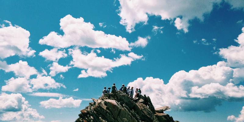 综合信息趋势：商务信息、服务平台与行业解决方案如何重塑商业未来